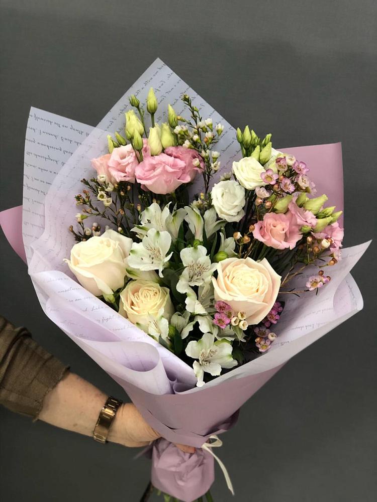 Букет цветов из: Альстромерии, Розы и Лизиантусы в Бурее