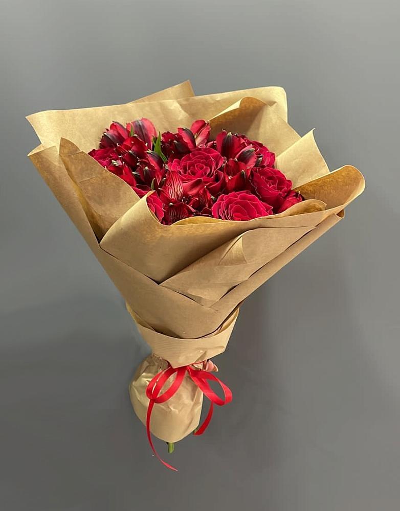 Букет цветов из: Альстромерии и Розы в Бурее