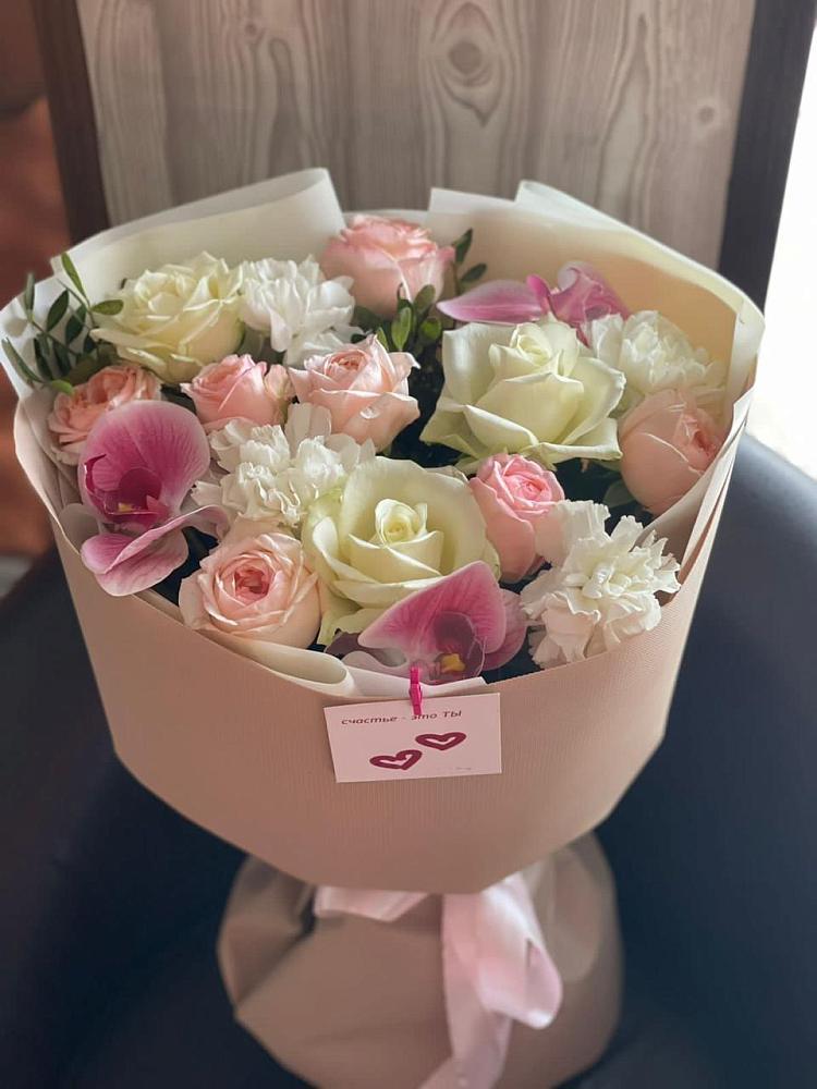 Букет цветов из: Орхидеи, Розы и Гвоздики в Бурее