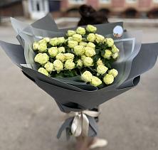 Букет Белые кустовые розы Солинеро в Бурее