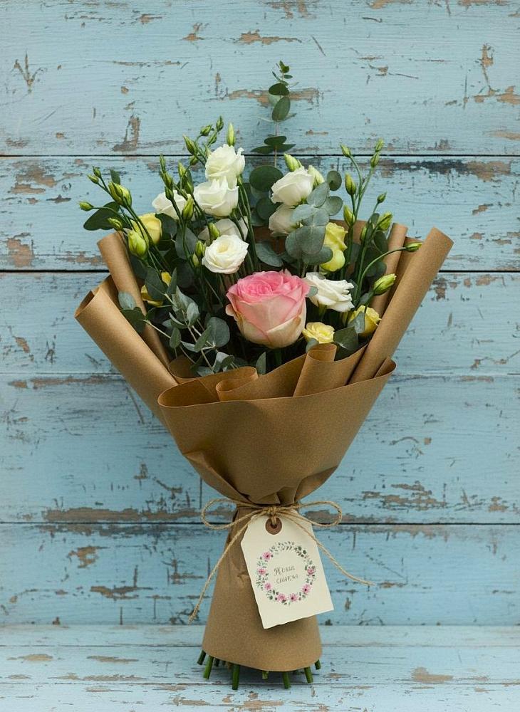 Букет цветов из: Розы и Лизиантусы в Бурее