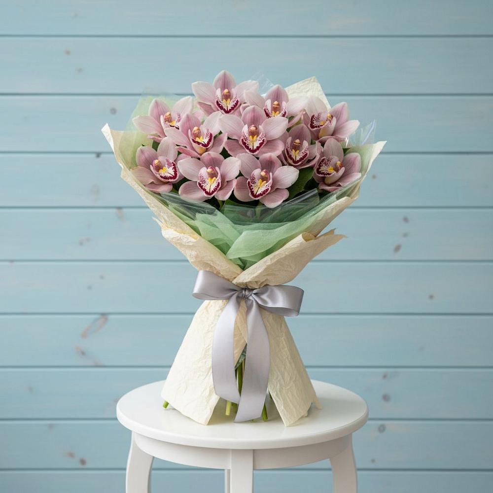 Букет цветов из: Орхидеи и Розы в Бурее