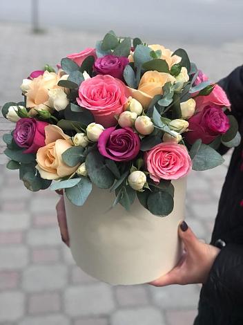 Цветочная композиция из Розы в шляпной коробке в Бурее