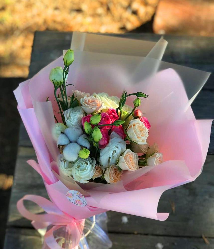 Букет цветов из: Розы и Лизиантусы в Бурее