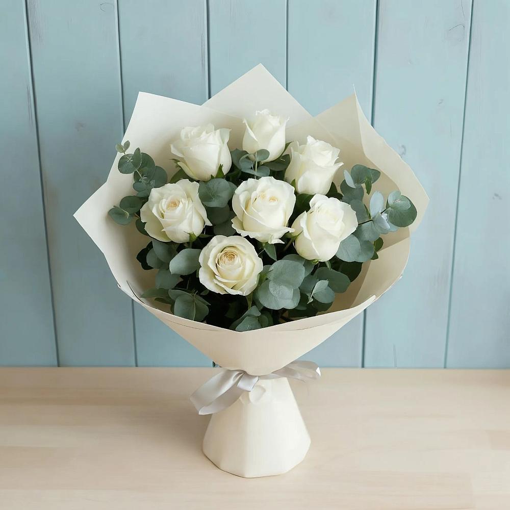 Букет Белые розы в Эвкалипте в Бурее