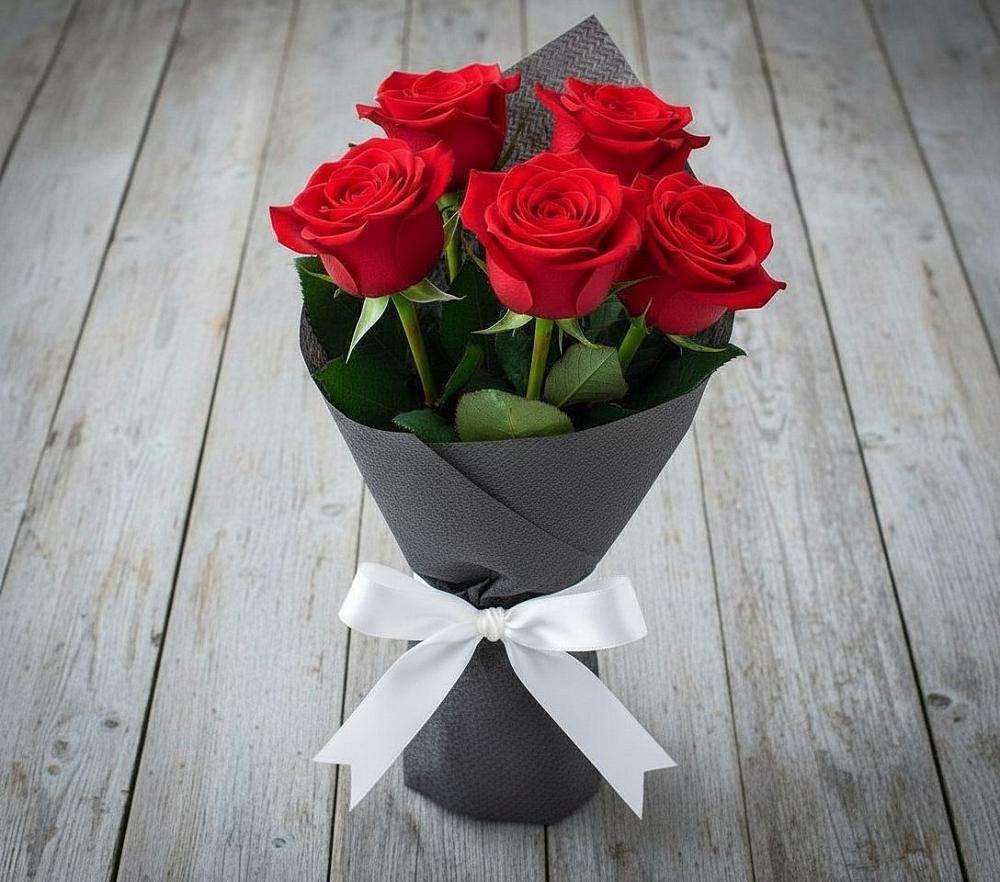 Букет 5 Красных роз Эдлесс Лав в Бурее