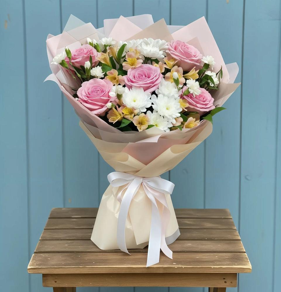 Букет цветов из: Гвоздики, Орхидеи и Розы в Бурее