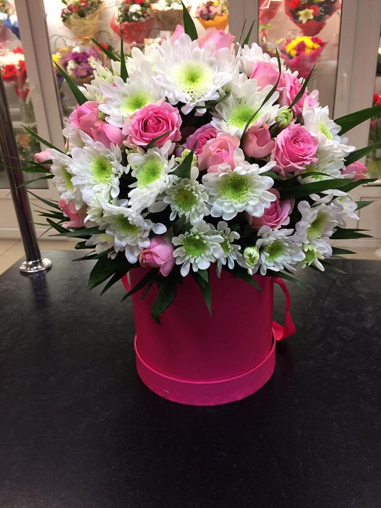 Цветочная композиция из Розы и Хризантемы в шляпной коробке в Бурее