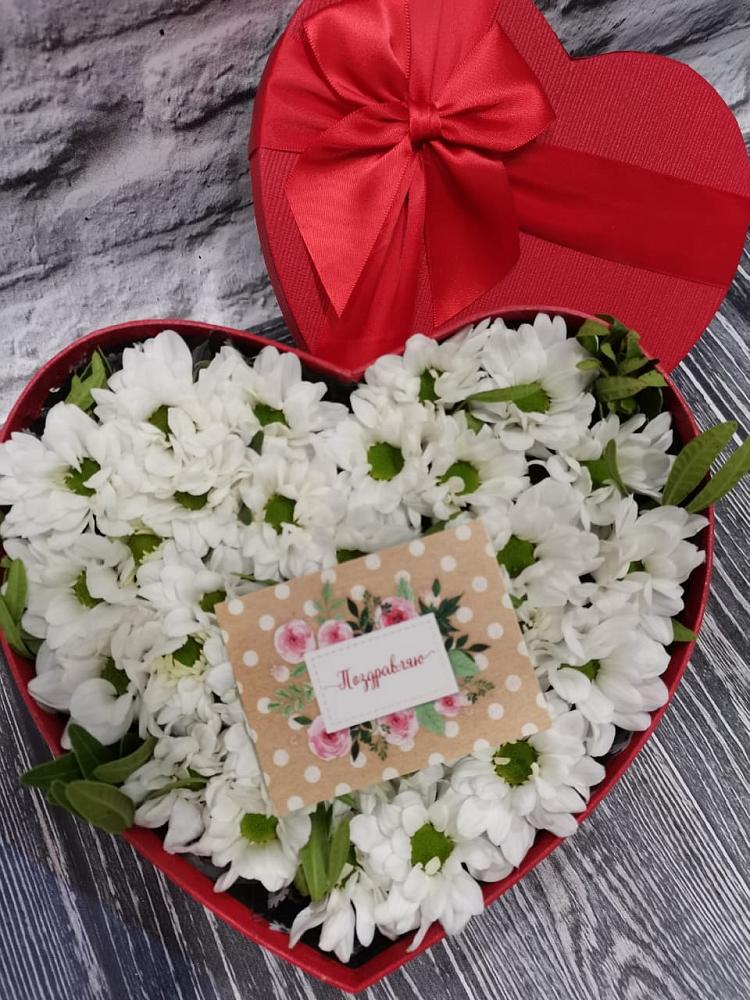 Цветочная композиция из Хризантемы в виде сердца в Бурее