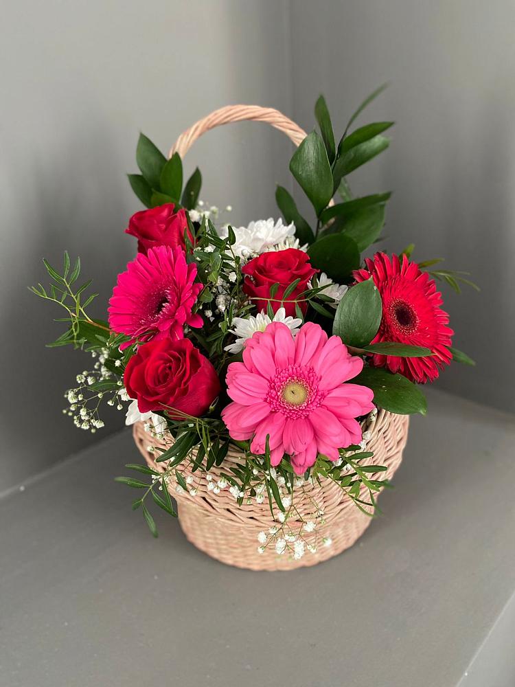 Цветочная композиция из Розы, Хризантемы и Герберы в корзине в Бурее