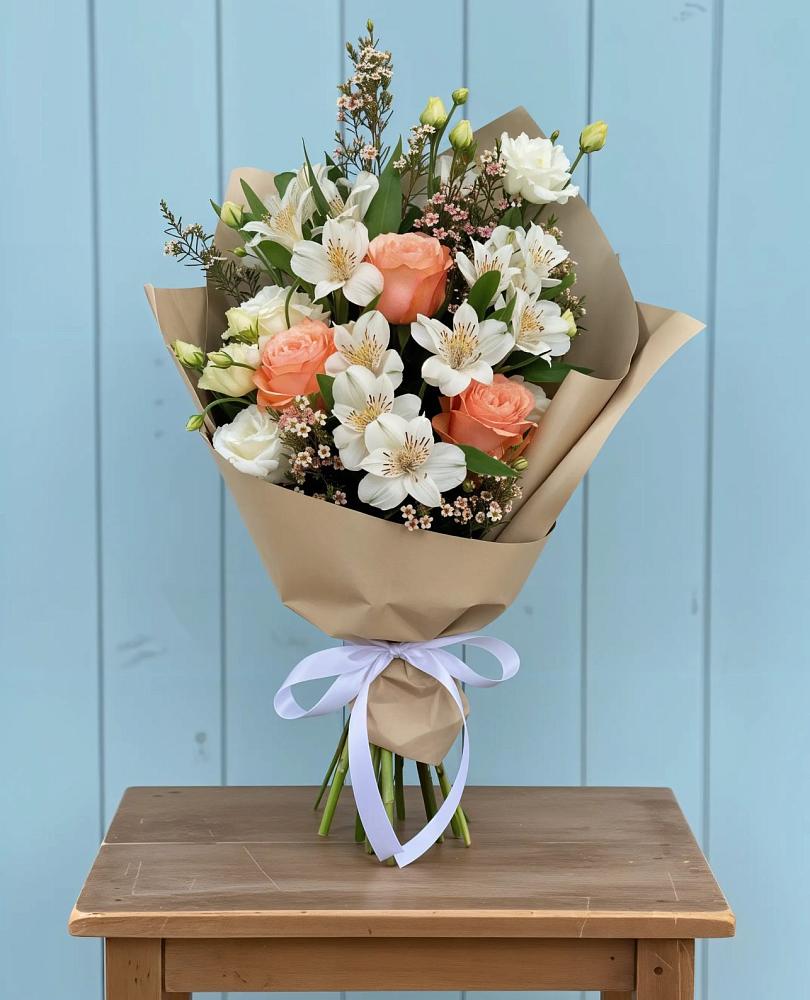 Букет цветов из: Альстромерии, Лизиантусы, Розы и Хризантемы в Бурее