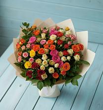 Букет Микс из разноцветных кустовых роз в Бурее